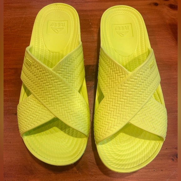 Reef Women's Water Xslide Lime Size 9. Beach Neon - Picture 2 of 8